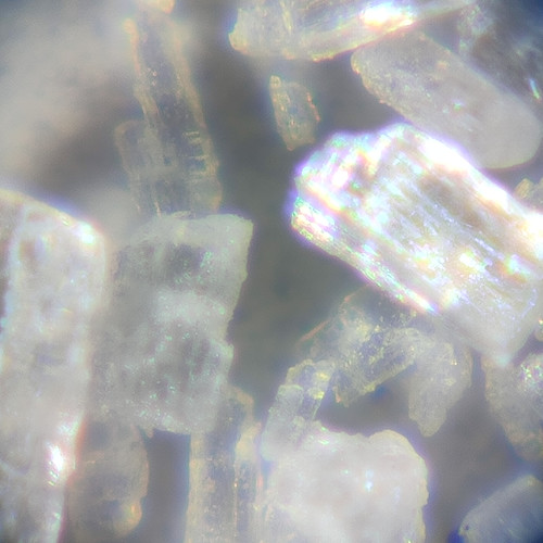 Kétamine cuisnée travaillée avec une carte en plastique